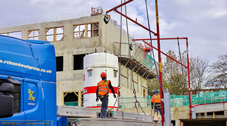 燃煤電廠濕煙囪防腐施工防墜器與安全帶的雙重守護(hù)